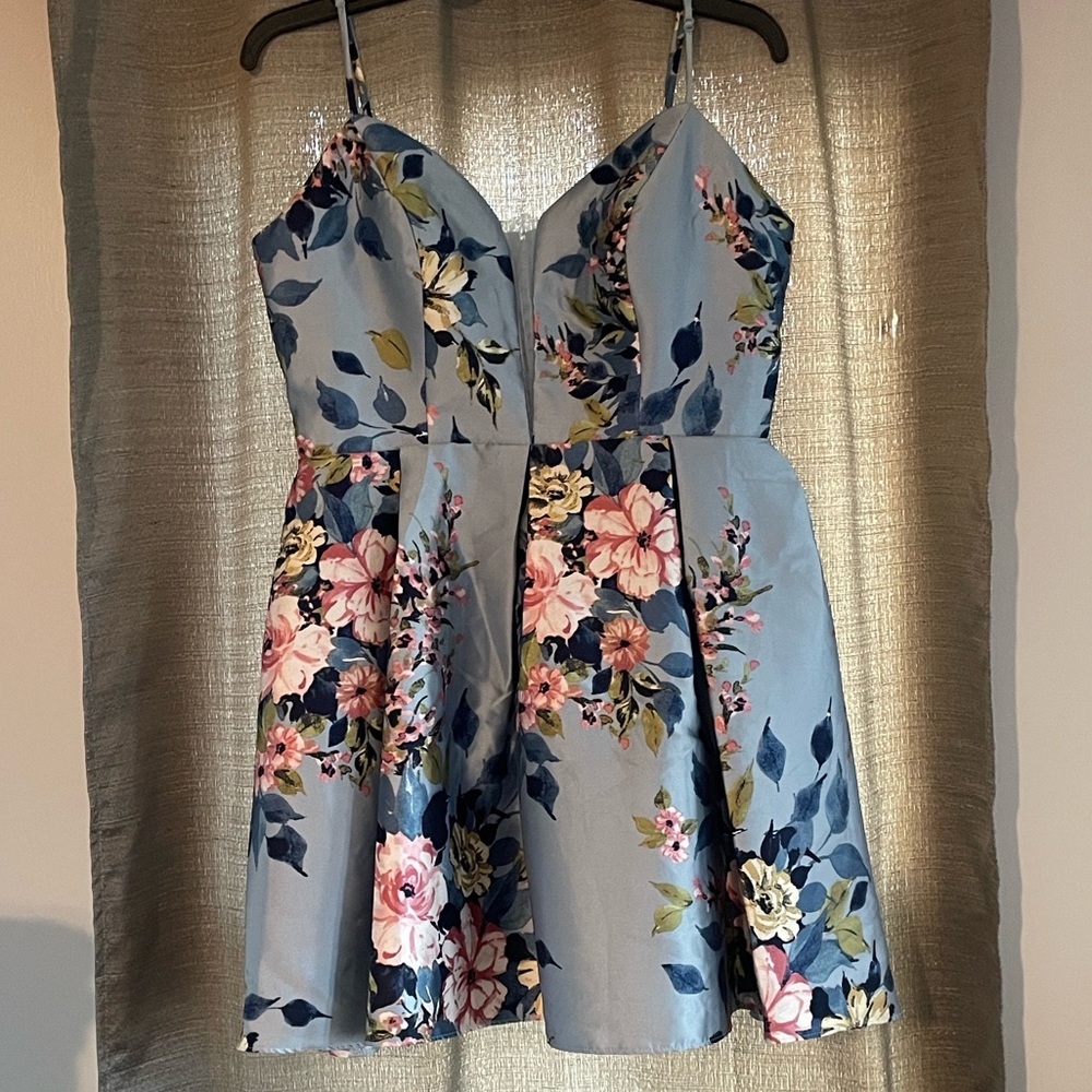 Teeze Me Junior's Blue Floral Mini Dress